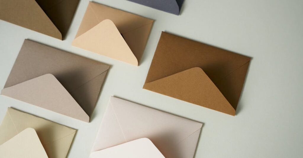 アルチンボルドの人気グッズが通販で購入可能。ポストカード、文房具、雑貨、インテリアアイテムなどが並ぶ。