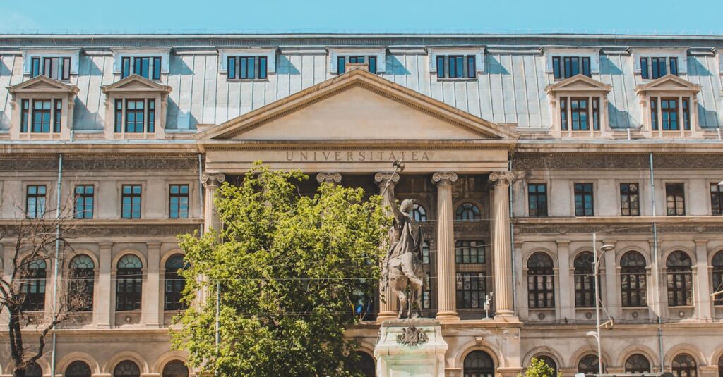 アカデミズム美術と教育制度の枠組みを象徴するフランス美術界の構造とカバネルの役割