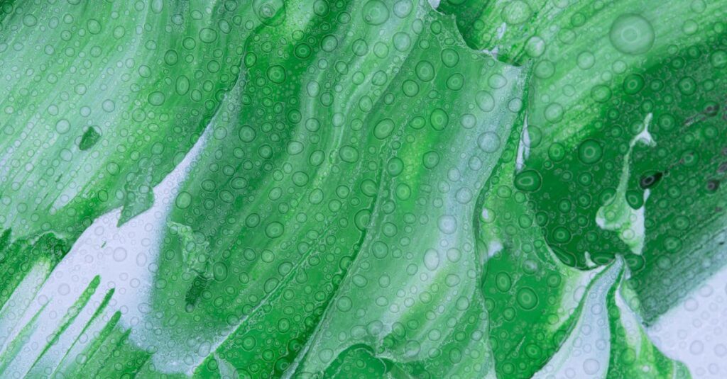 アルチンボルド作品の細部を拡大。花や果物で構成された顔の仕組みや象徴が解説されている様子。