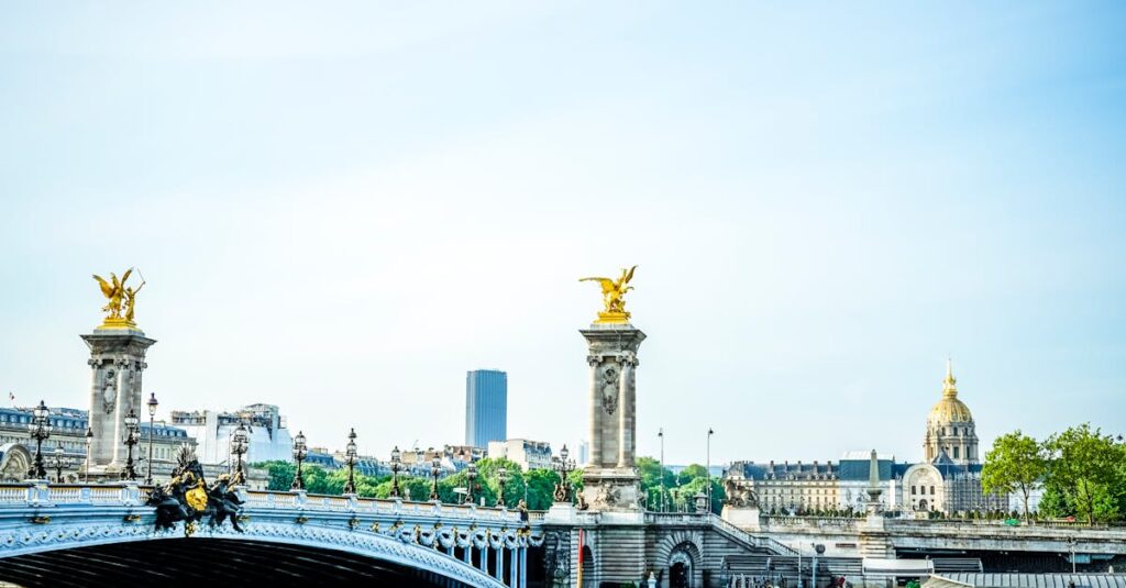 アレクサンドル・カバネルの生涯と19世紀フランス美術界での活動を象徴する肖像と背景