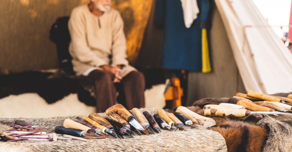 アルチンボルド展で販売される人気のポストカード、図録、トートバッグ、Tシャツなどのグッズ