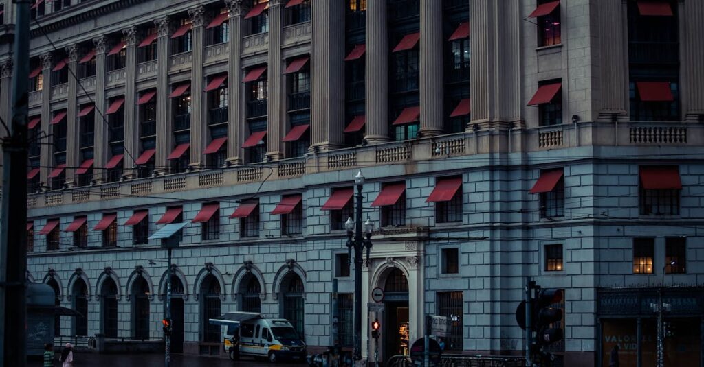 19世紀フランス画家アレクサンドル・カバネルの肖像。サロン絵画の代表者として気品ある佇まい。