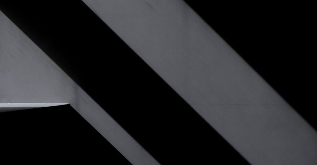 アルチンボルドの四季シリーズと四大元素シリーズ、職業肖像や風刺作品が分類されて展示されているアート展の一角。