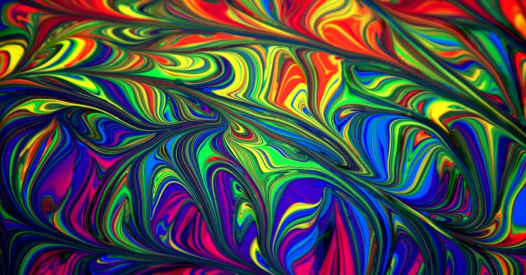 アルチンボルドのアートが日常に溶け込んだ空間で、ポスターや雑貨が部屋に飾られているシーン