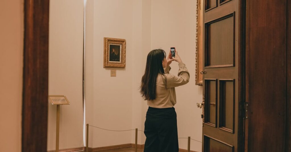 カバネル作品を展示するオルセー美術館などの主要美術館内の様子と鑑賞風景