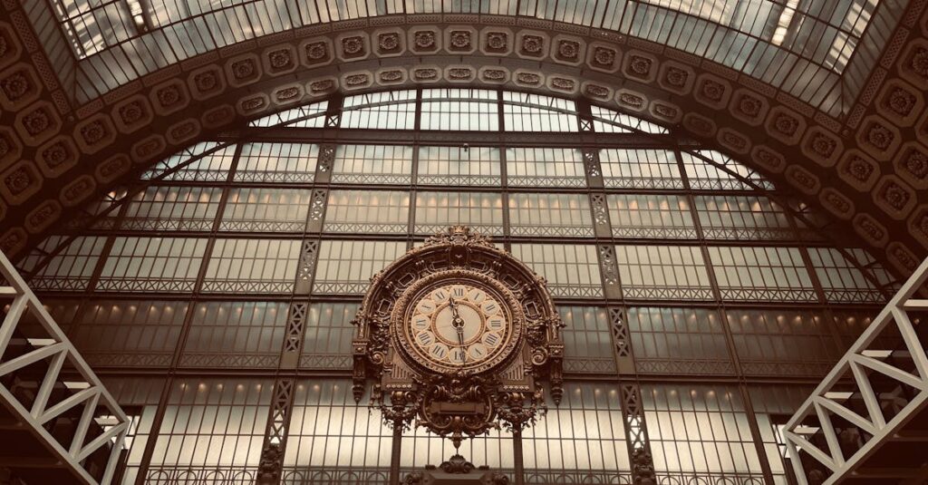 オルセー美術館で展示されるカバネル作品と現代鑑賞者の体験を象徴する一場面