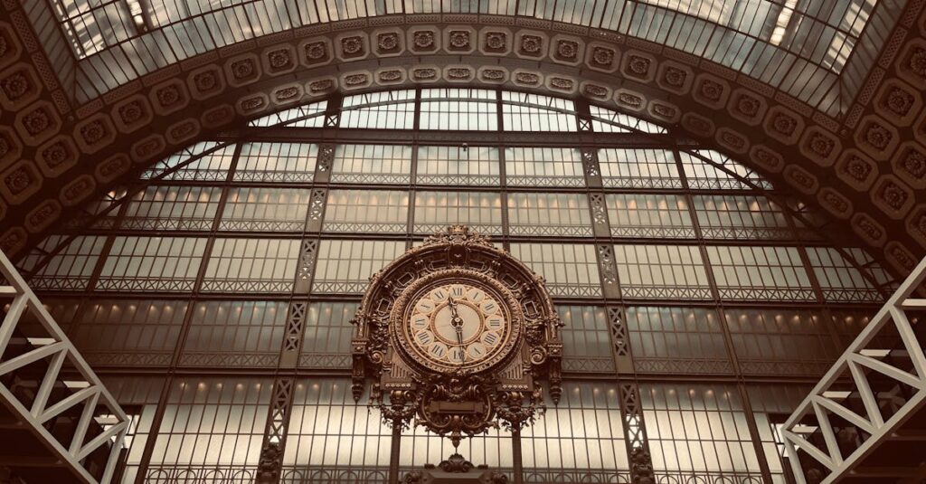 オルセー美術館で展示されるカバネル作品と現代鑑賞者の体験を象徴する一場面