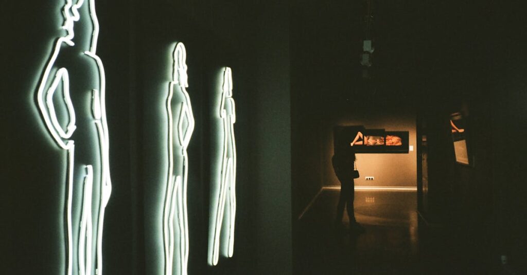 カバネルの作品集、ポスター、展示会情報などを象徴する構図