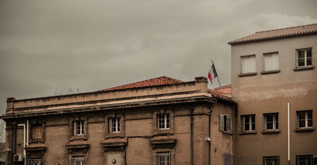 カバネルが象徴するフランス美術の伝統と国家的美意識の融合を表現した構図