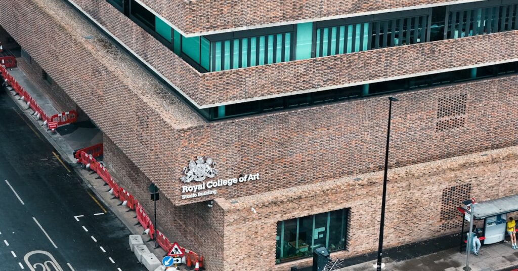 アカデミズム美術と教育制度の枠組みを象徴するフランス美術界の構造とカバネルの役割