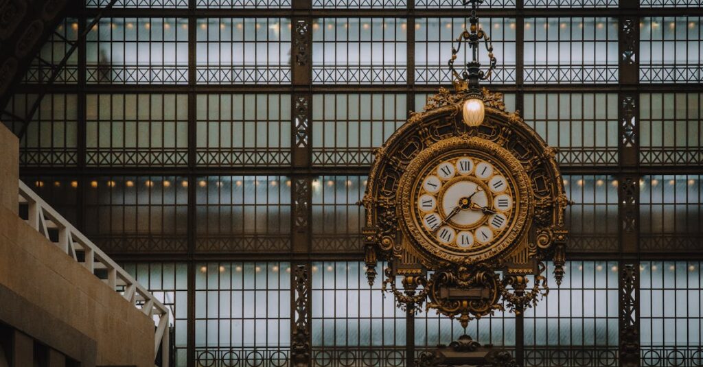 オルセー美術館で展示されている《ヴィーナスの誕生》の現代的な鑑賞風景