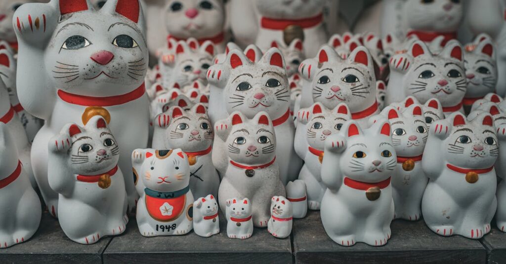 アルチンボルド展で販売される人気のポストカード、図録、トートバッグ、Tシャツなどのグッズ