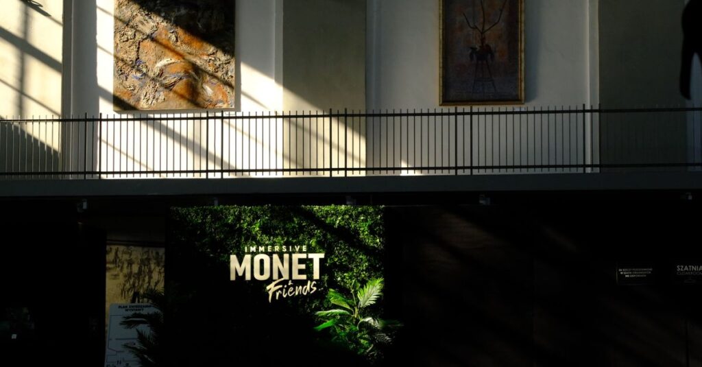 アルチンボルド作品が展示される美術館や展覧会の様子、鑑賞方法を伝えるイメージ