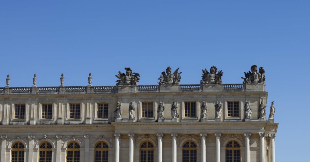 カバネルが描いた代表的な5つの絵画作品を象徴するビジュアル構成