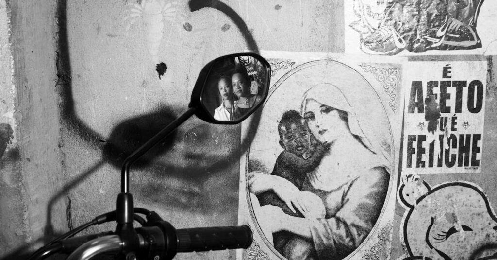 カラヴァッジオが絵画や映像文化に与えた影響を象徴するアート的イメージ