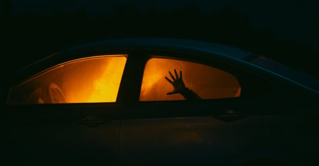 カラヴァッジオが確立した劇的な光と影の演出技法（テネブリズム）を象徴する場面