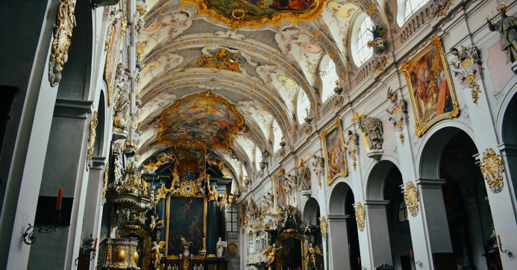 カバネル作品を展示するオルセー美術館などの主要美術館内の様子と鑑賞風景