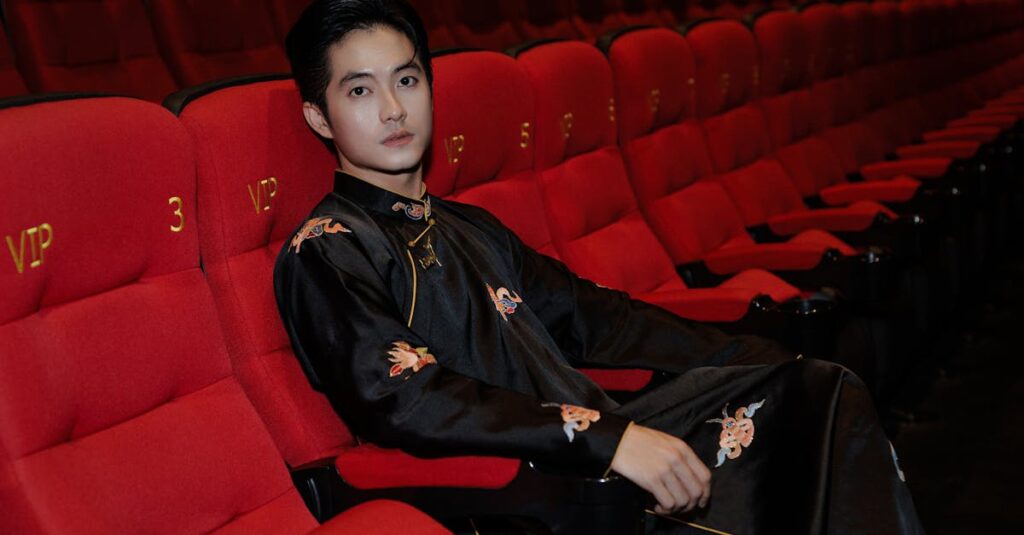 現代映画やデジタルアートにおけるカラヴァッジオ技法の影響を示す構図と照明の視覚的共通点