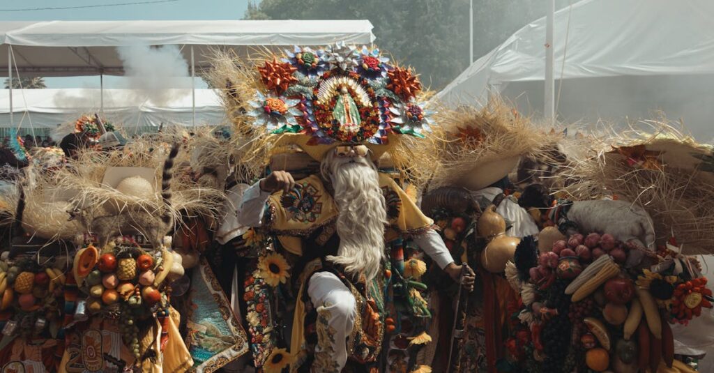 アルチンボルドの作品をモチーフにしたグッズがオンラインで販売されている様子。Tシャツ、ポスター、スマホケースなど。