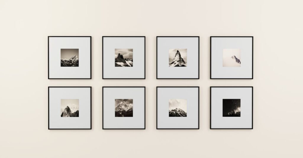 アルチンボルドの生涯や代表作を紹介する図録の一部。宮廷画家としての仕事や風刺画の構成がわかる。