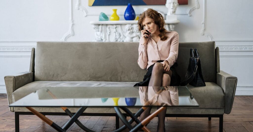 カラヴァッジョの代表作におけるバロック的演出を詳細に分析する場面を描いたイメージ