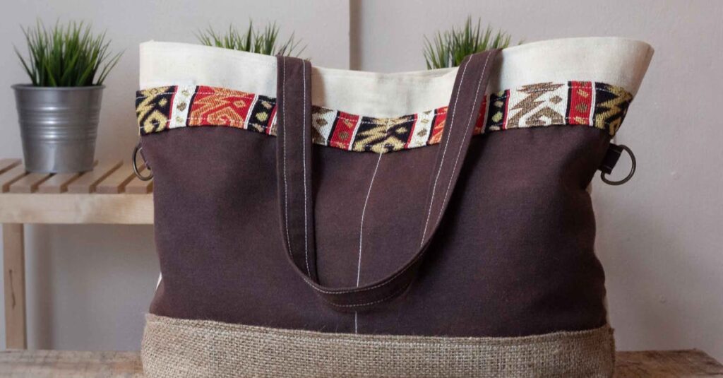 アルチンボルドの人気グッズが通販で購入可能。ポストカード、文房具、雑貨、インテリアアイテムなどが並ぶ。