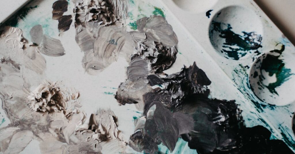 アルチンボルド作品の細部を拡大。花や果物で構成された顔の仕組みや象徴が解説されている様子。