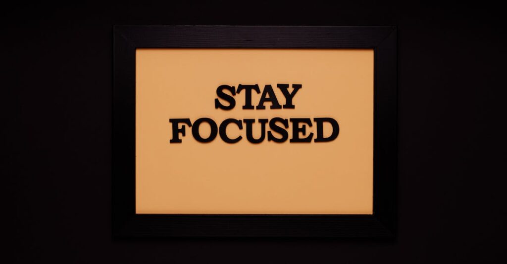 カバネルのアートポスターを選ぶ際の額装やサイズによるインテリア効果の違いを示すイメージ