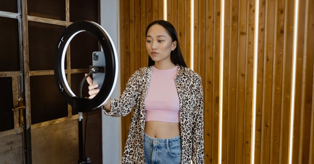 映画や現代アートに強く影響を与えたカラヴァッジョの光と影の世界観を表現する映像的ビジュアル