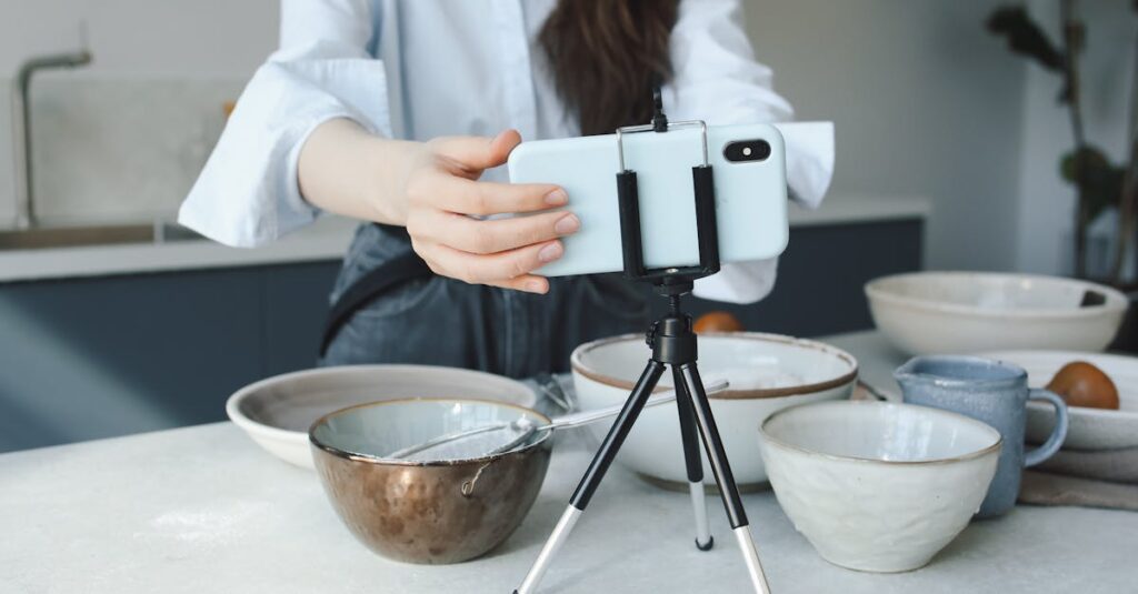 カラヴァッジオが絵画や映像文化に与えた影響を象徴するアート的イメージ