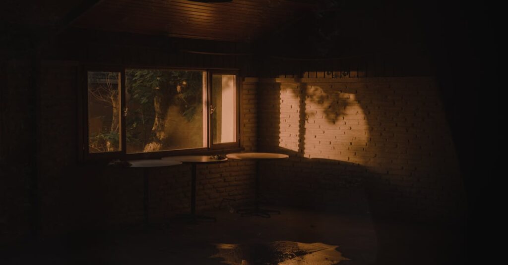 カラヴァッジオ特有の明暗法で表現された登場人物の心理と緊張感が伝わるドラマチックな構図